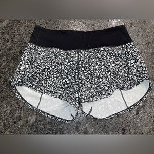 Lululemon Speed Up Mid Rise Lined Short 4" Size 6